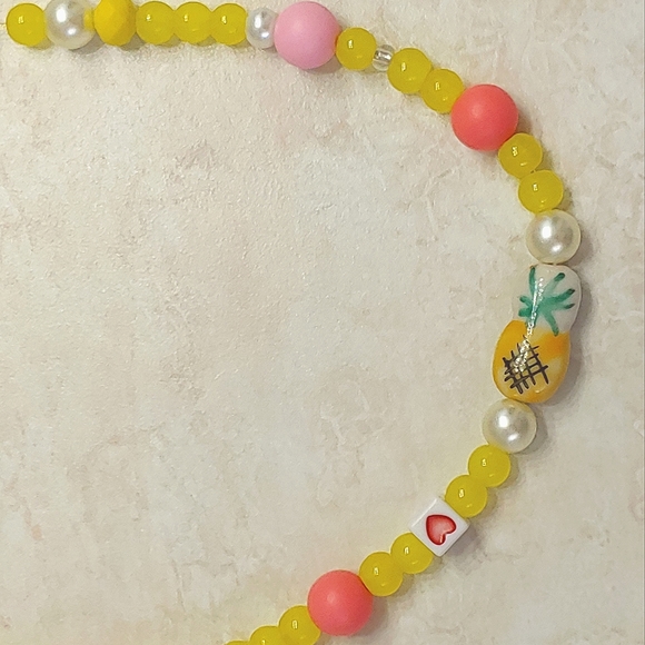 Tiki room necklace - Picture 3 of 3